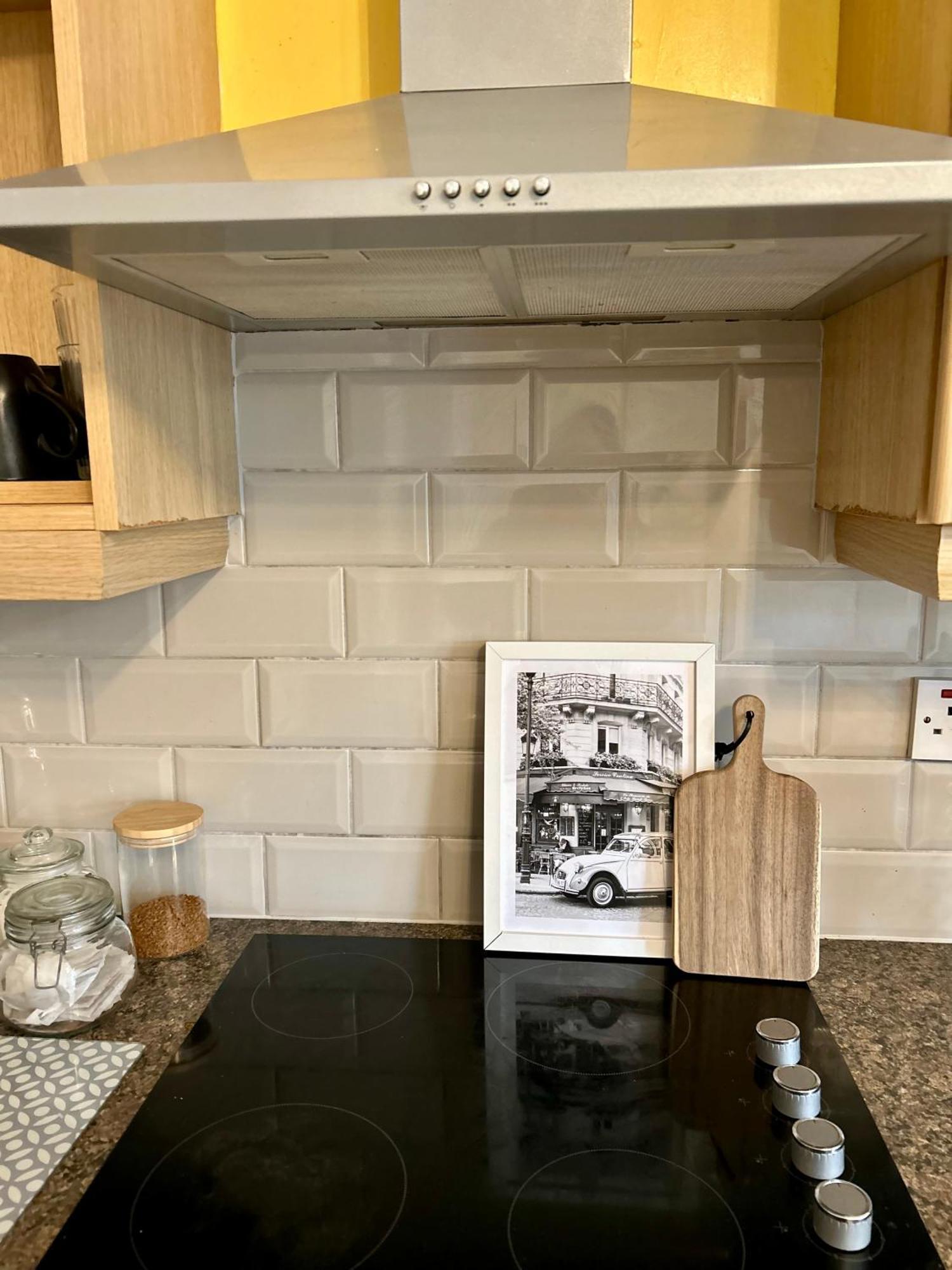Modern 2 Bed Apartment With Free Parking And Netflix Dawley Exteriér fotografie